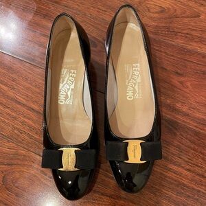 Salvatore Ferragamo Varina Bow Black Patent Leather Women's Shoes Size 6